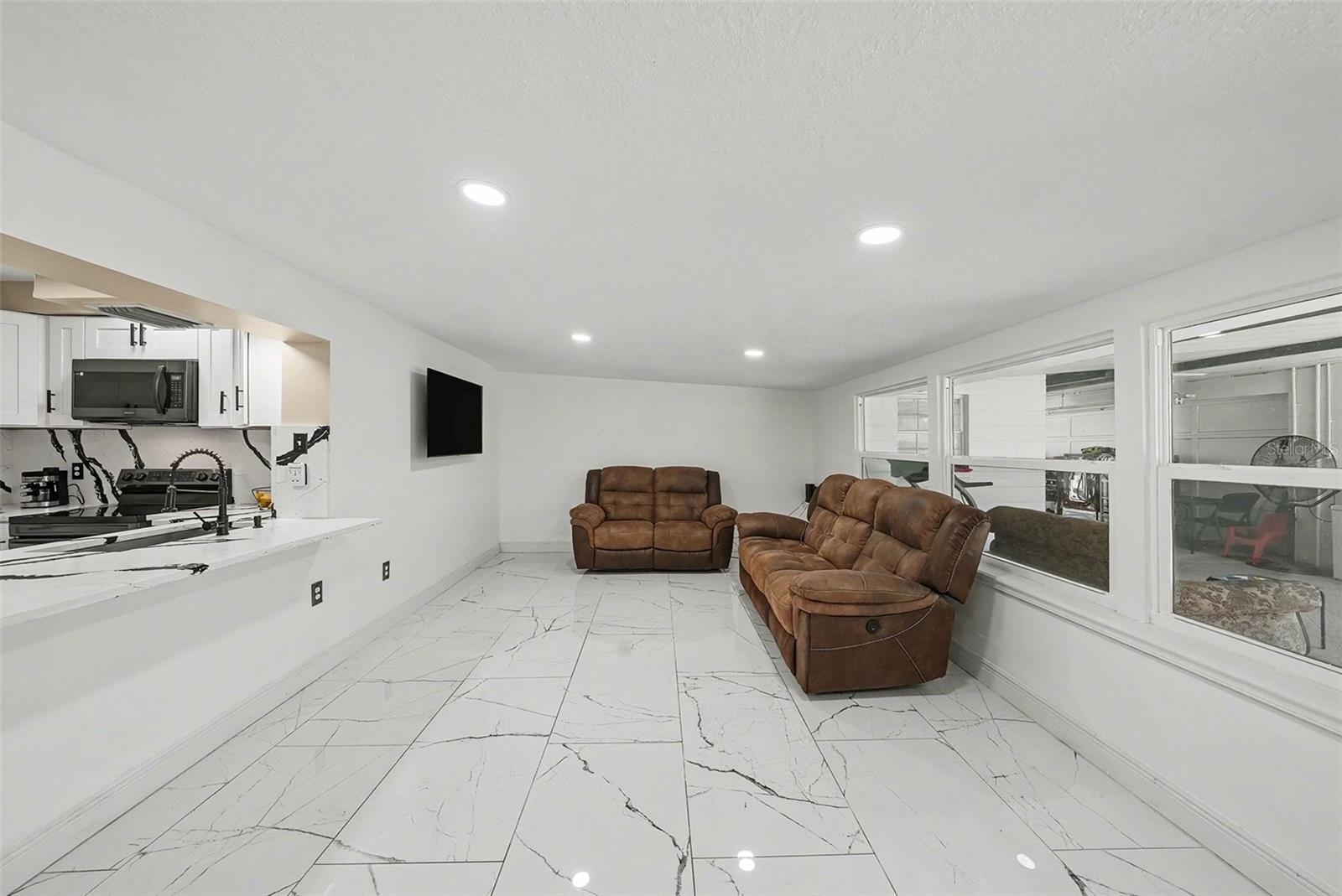 2910 Burke, Tampa, FL 33614