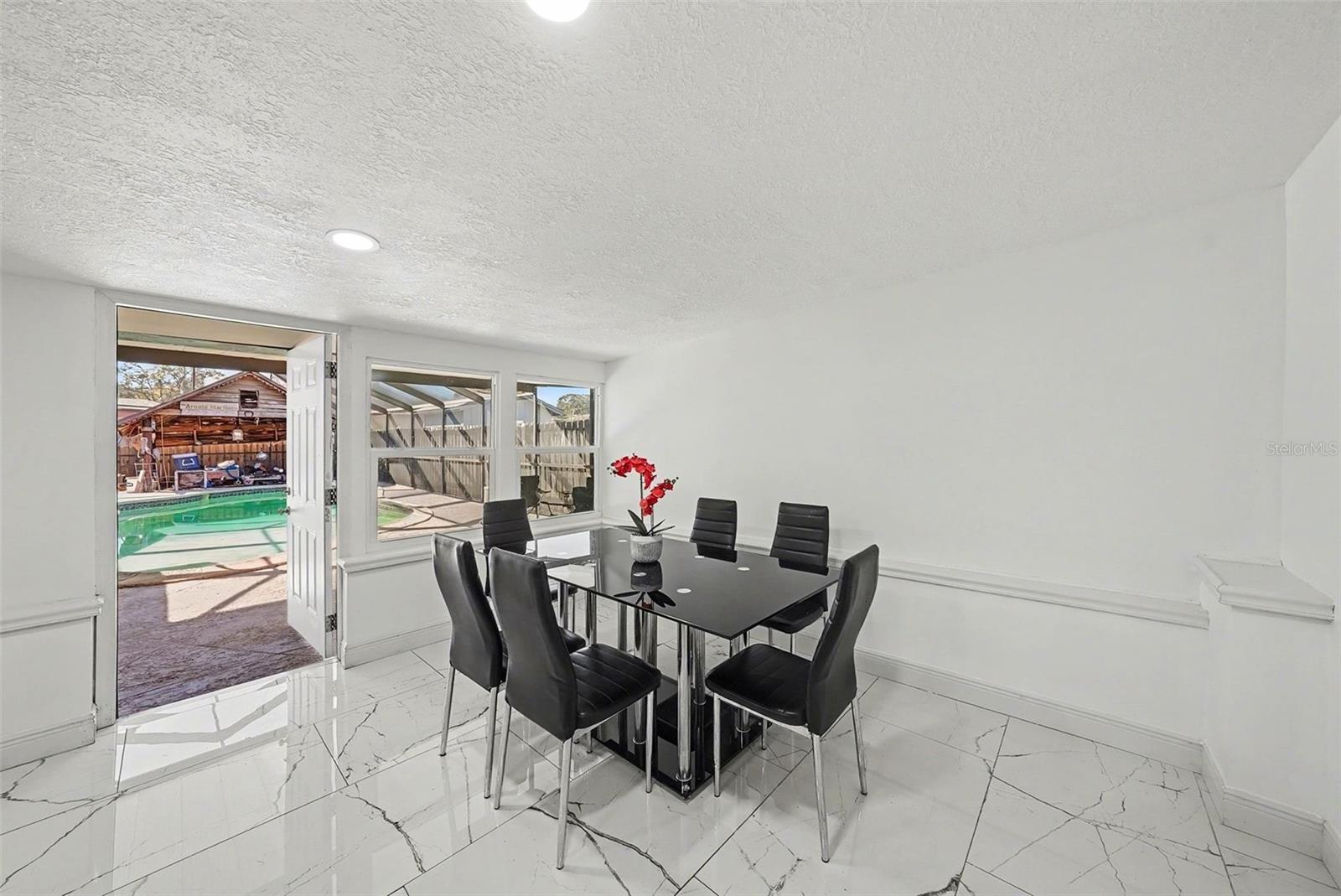 2910 Burke, Tampa, FL 33614