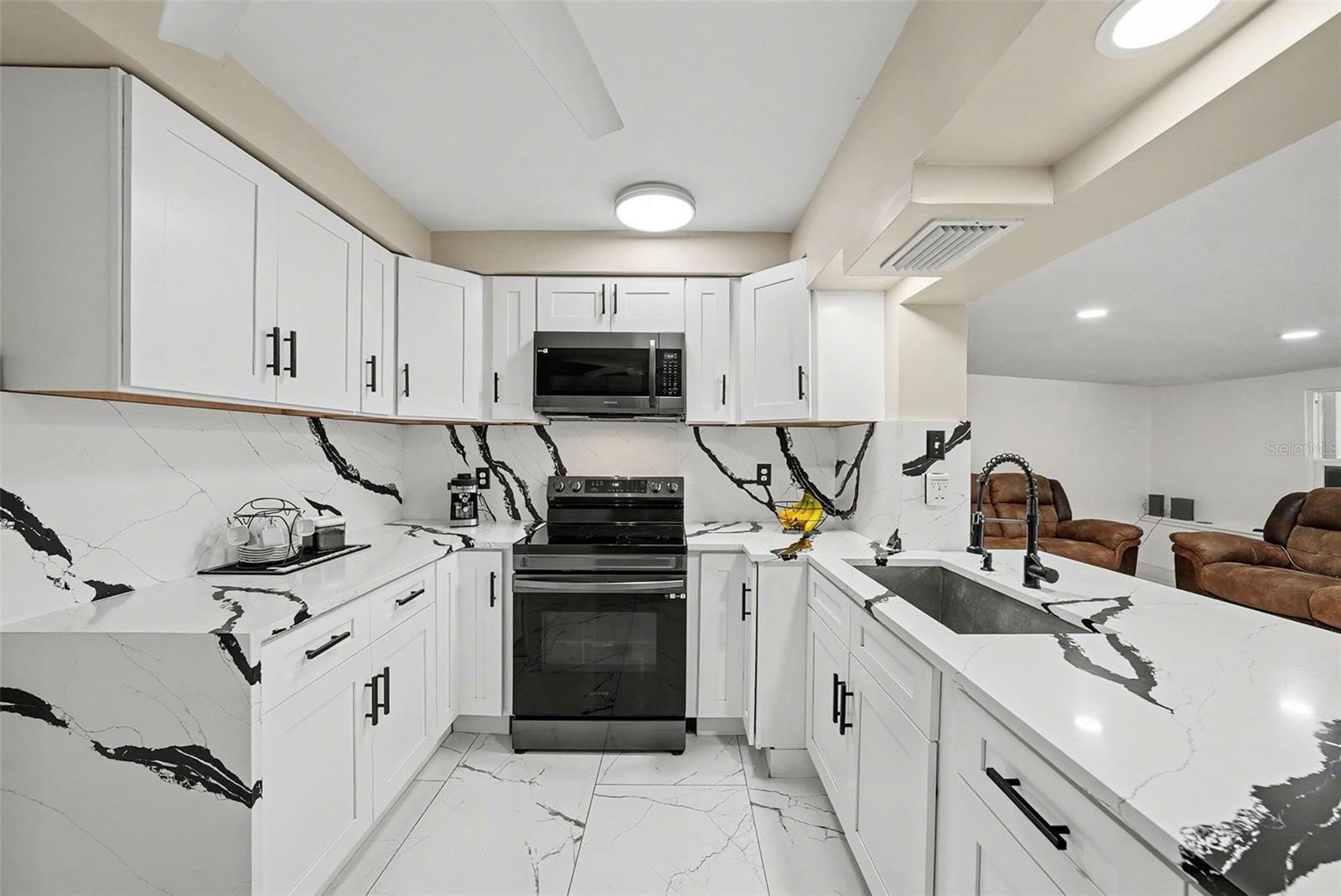2910 Burke, Tampa, FL 33614