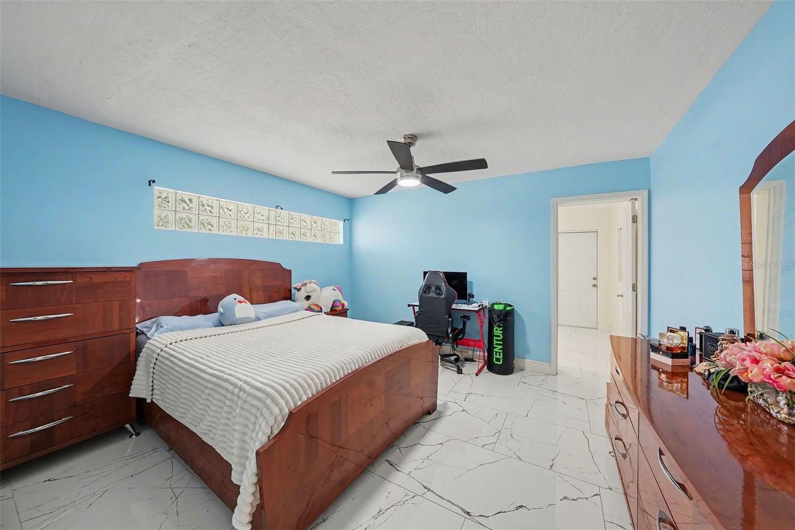 2910 Burke, Tampa, FL 33614