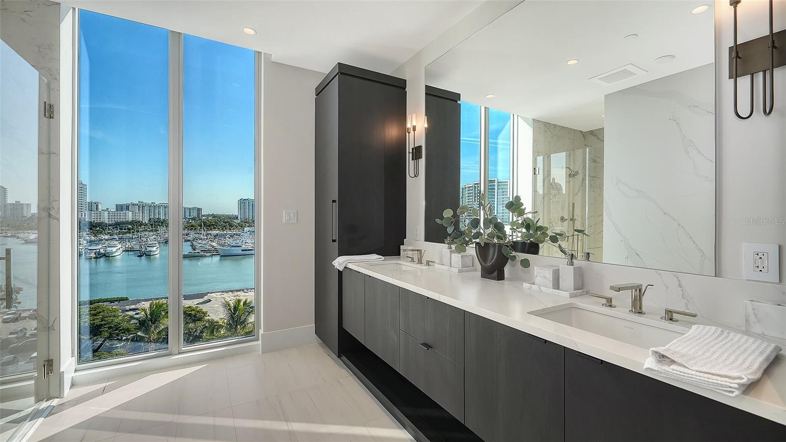 253 Golden Gate Unit 701, Sarasota, FL 34236