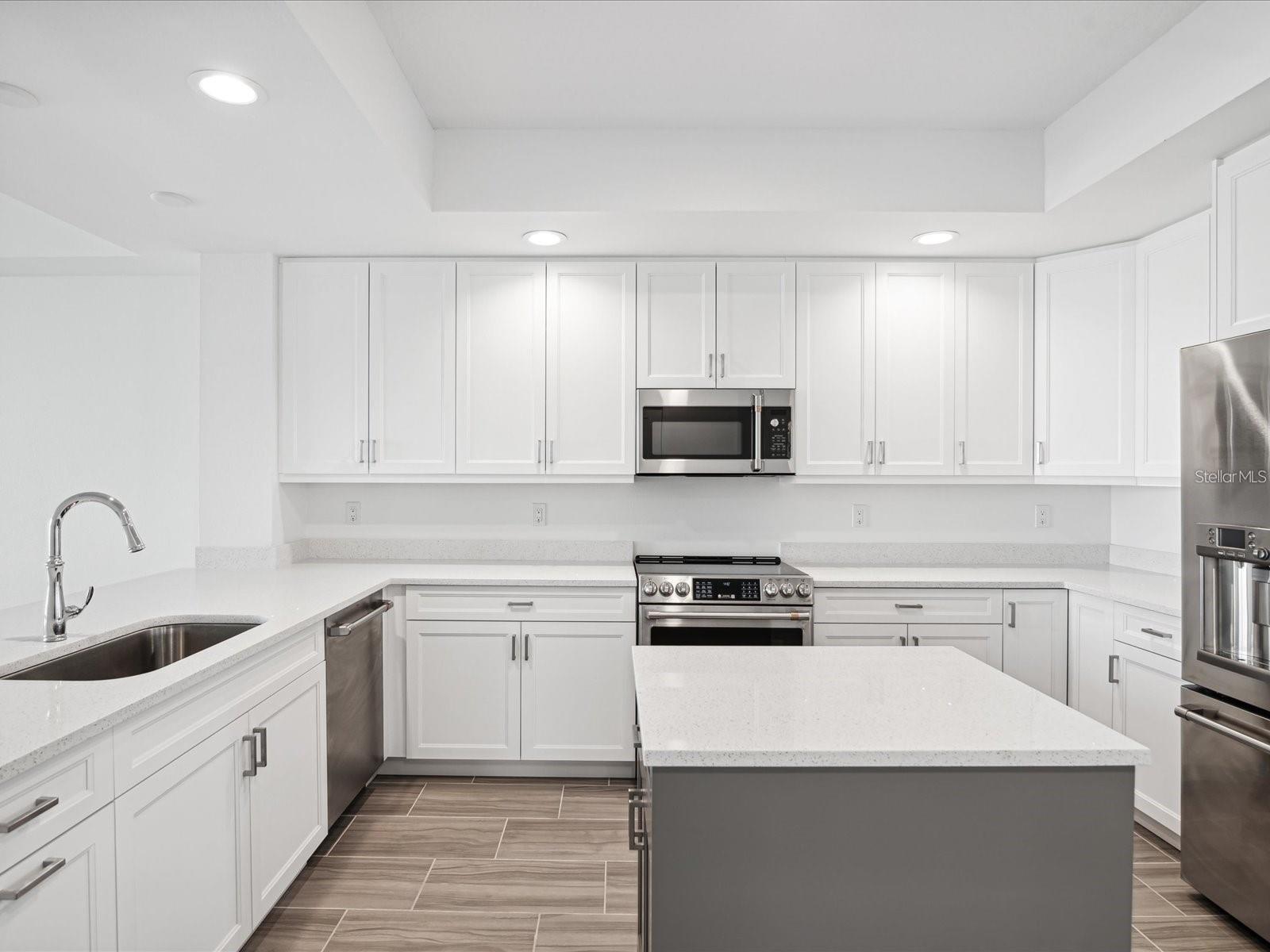125 Island Unit 304, Clearwater Beach, FL 33767