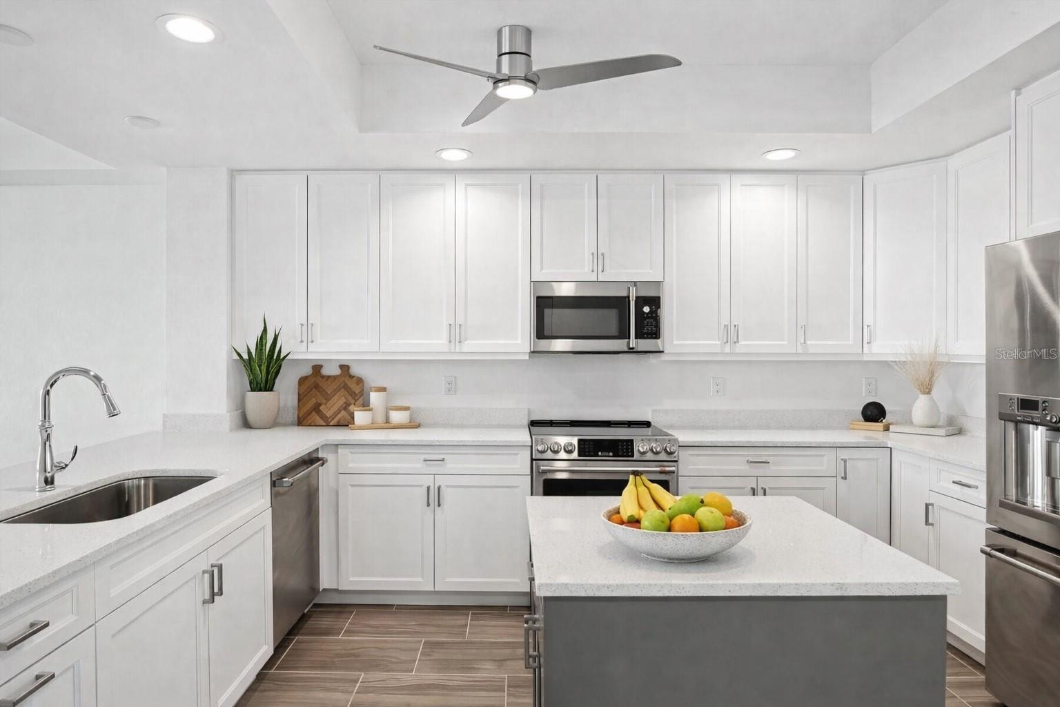 125 Island Unit 304, Clearwater Beach, FL 33767