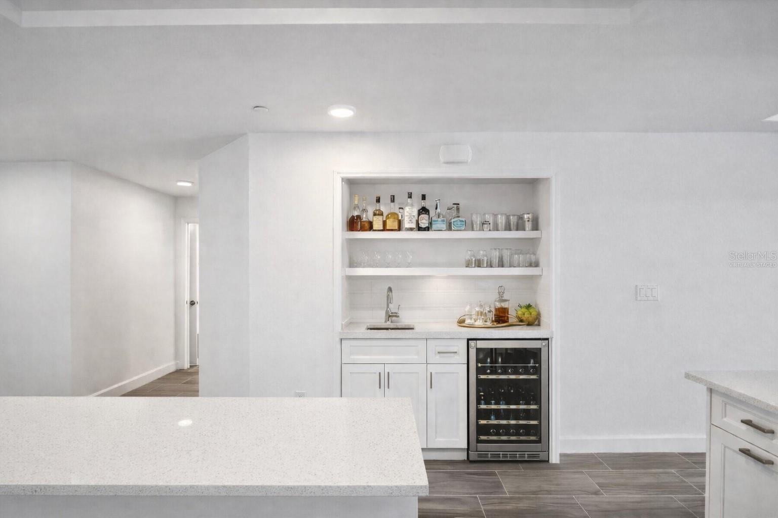 125 Island Unit 304, Clearwater Beach, FL 33767