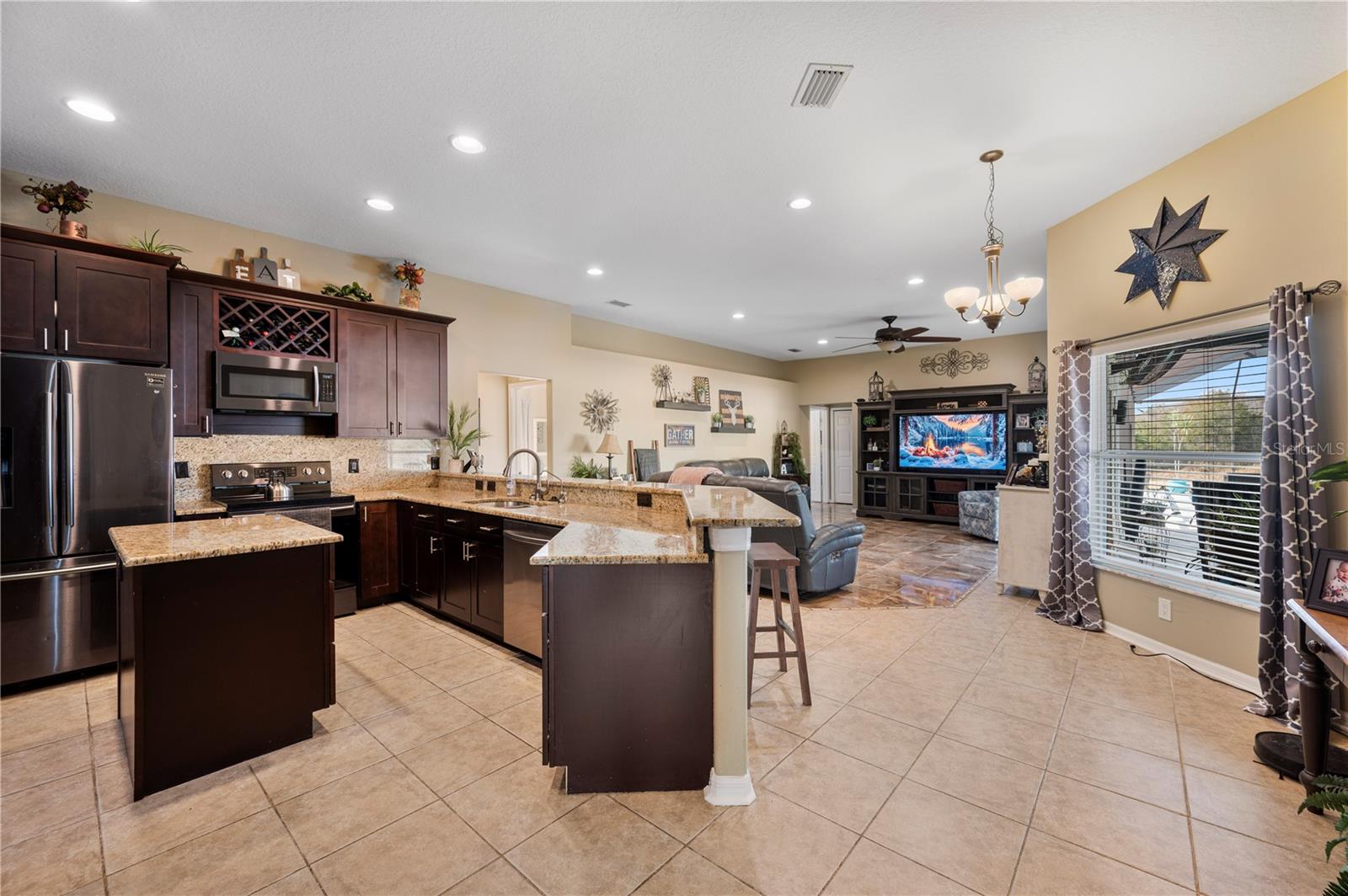 4403 Avondale Groves, Plant City, FL 33567
