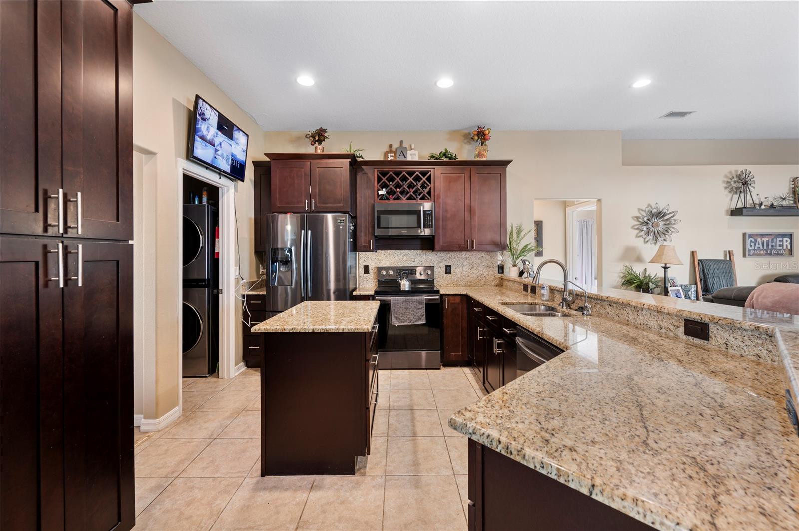 4403 Avondale Groves, Plant City, FL 33567