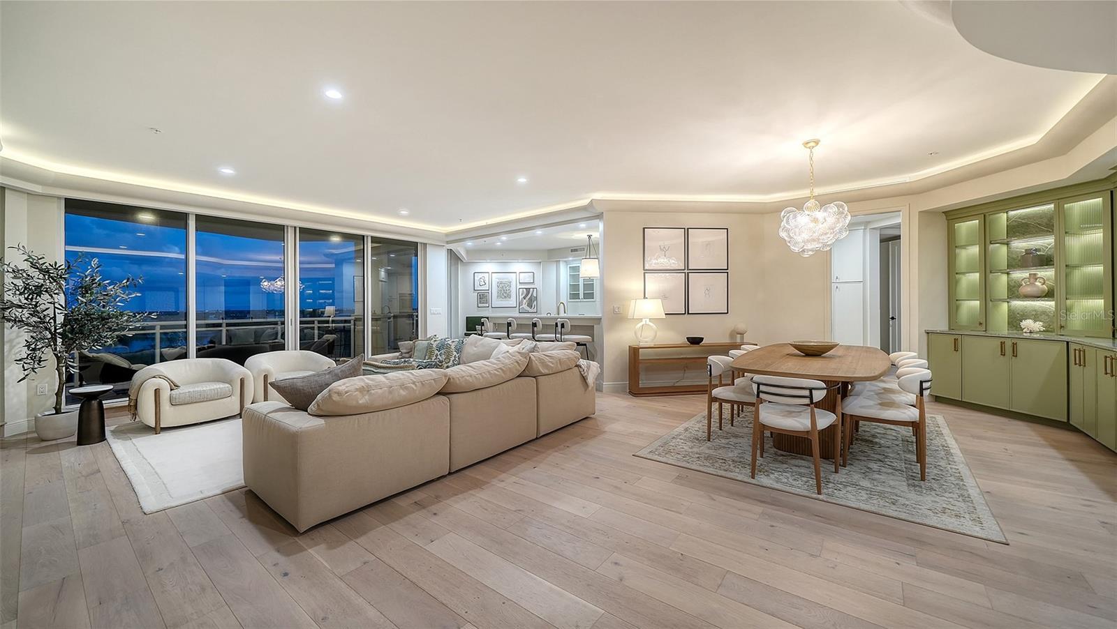 1300 Benjamin Franklin Unit 809, Sarasota, FL 34236