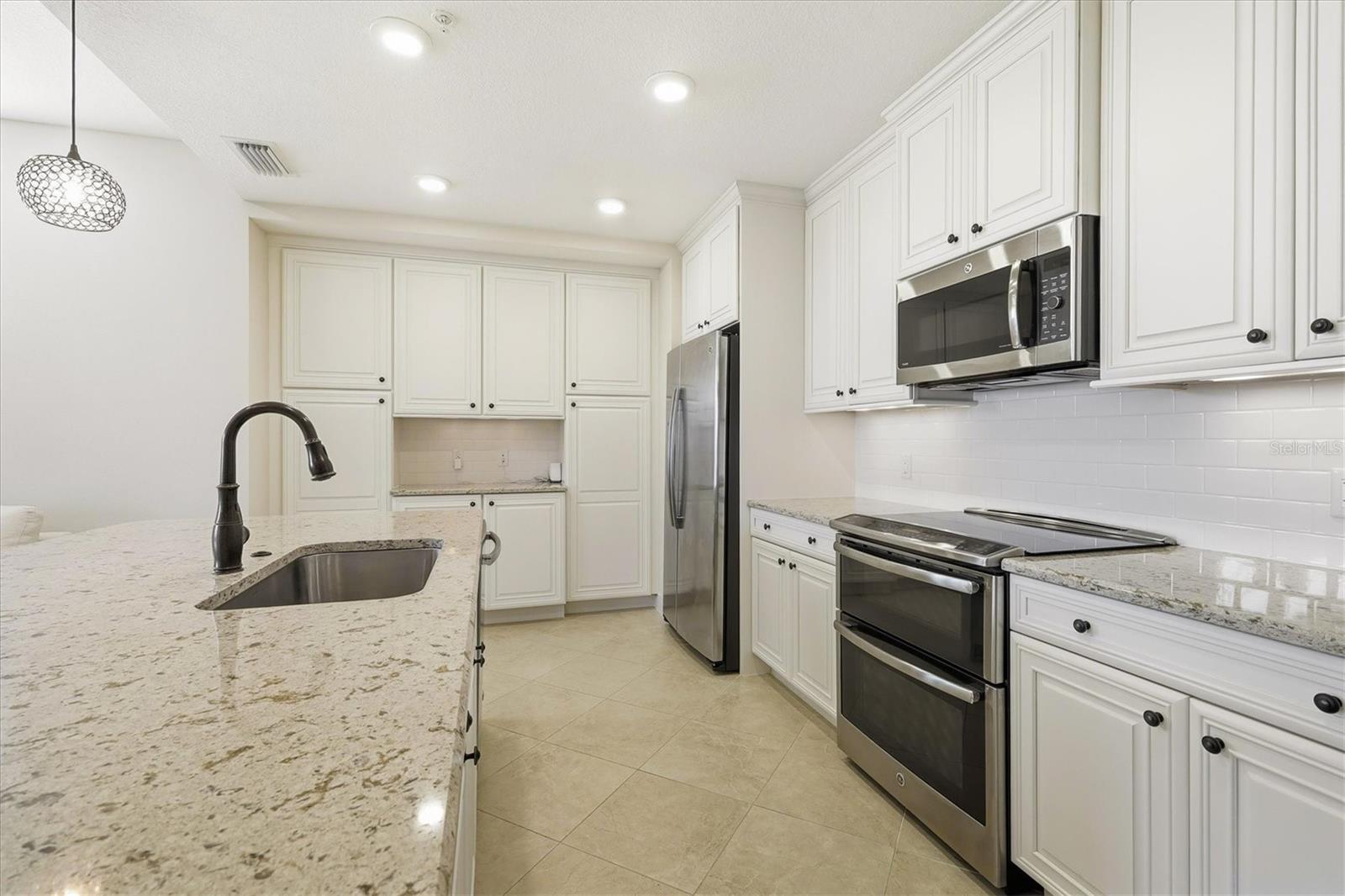 395 Aruba Unit 303, Bradenton, FL 34209