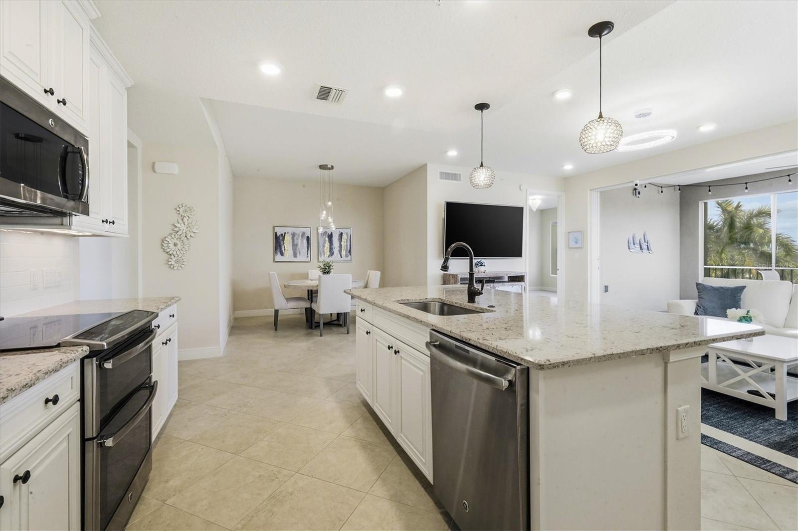395 Aruba Unit 303, Bradenton, FL 34209