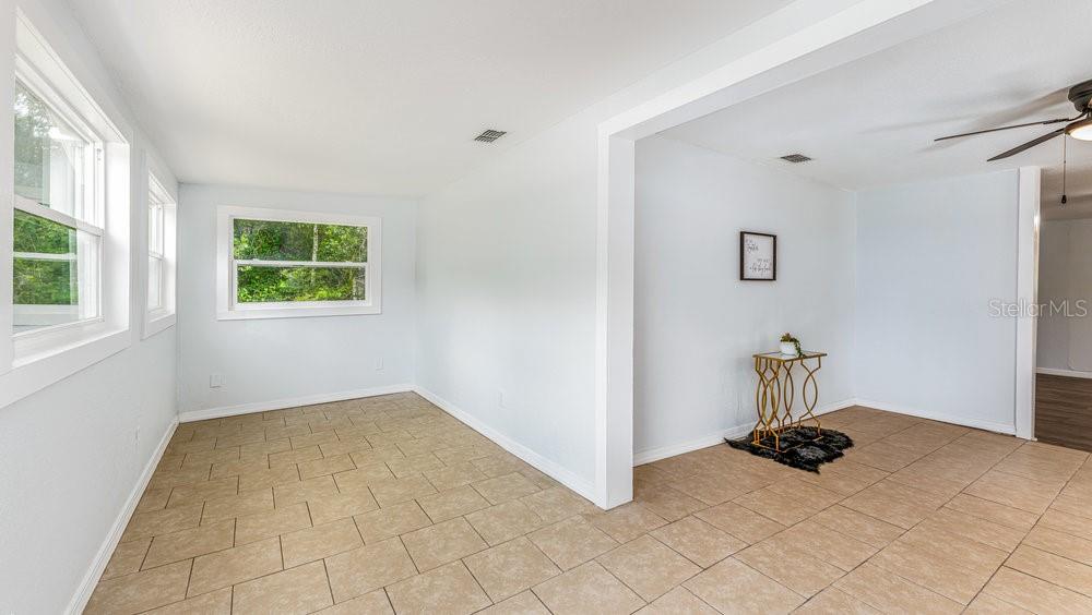 912 Carolina Ave, Deland, FL 32724