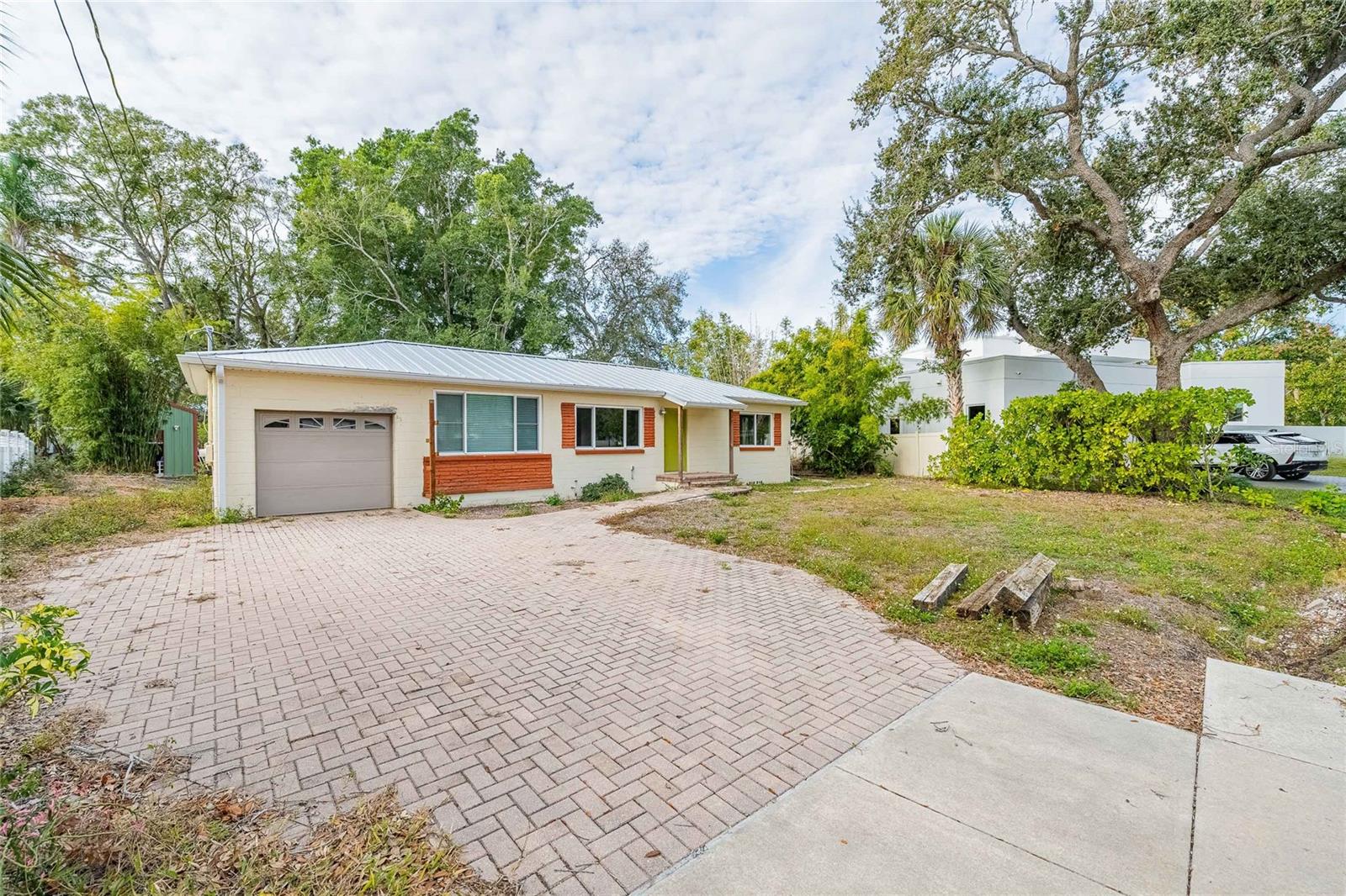 6213 Sanders, Tampa, FL 33611