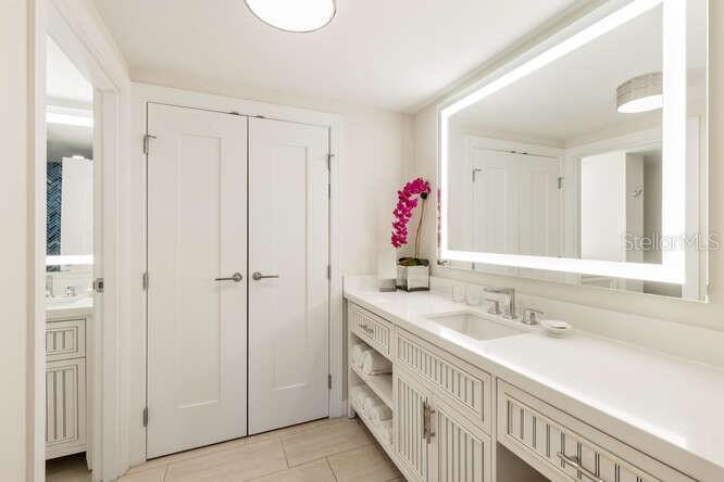250 Sands Point Unit 5203, Longboat Key, FL 34228