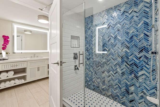 250 Sands Point Unit 5203, Longboat Key, FL 34228