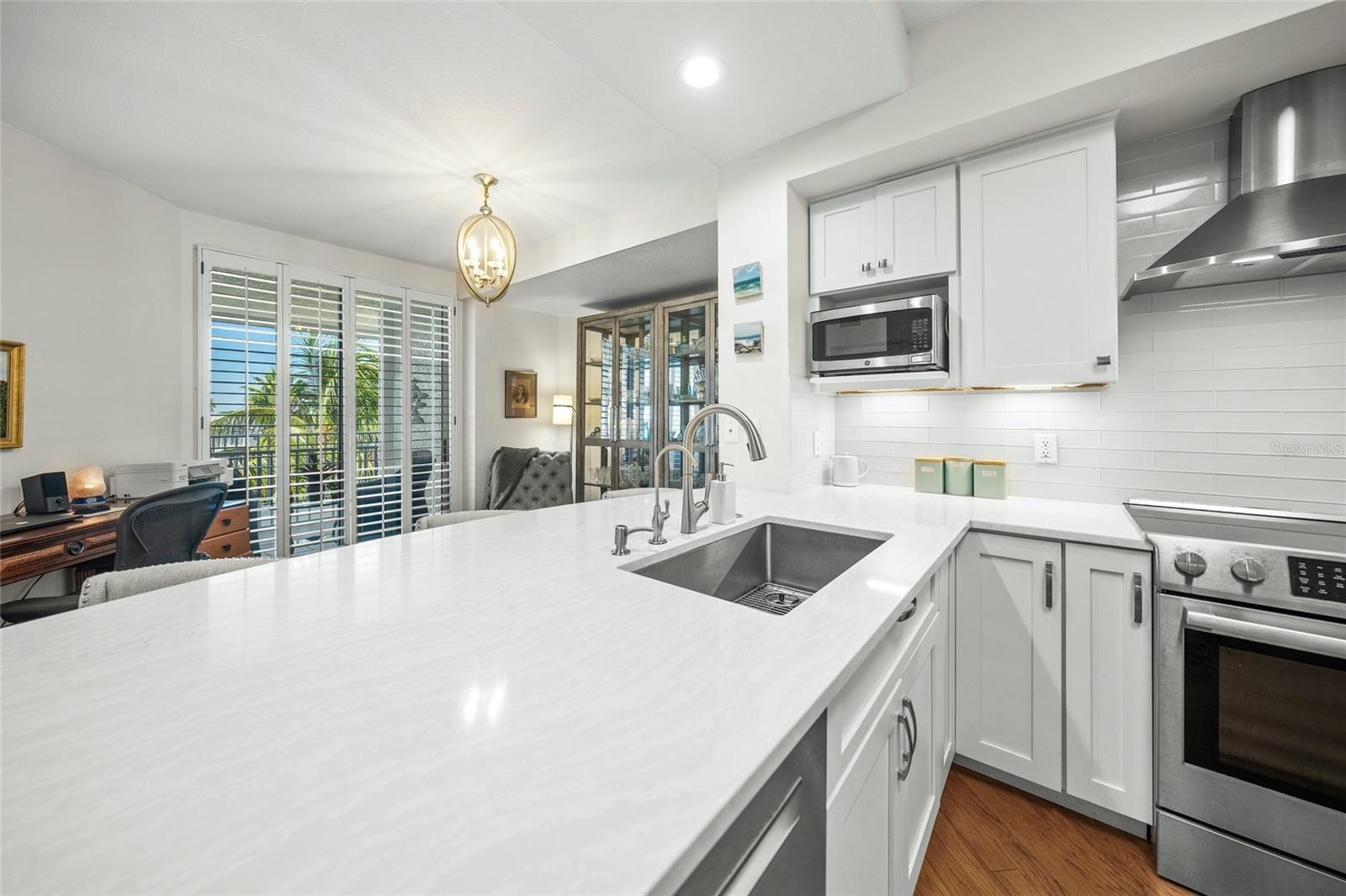 1260 Dolphin Bay Way Unit 403, Sarasota, FL 34242