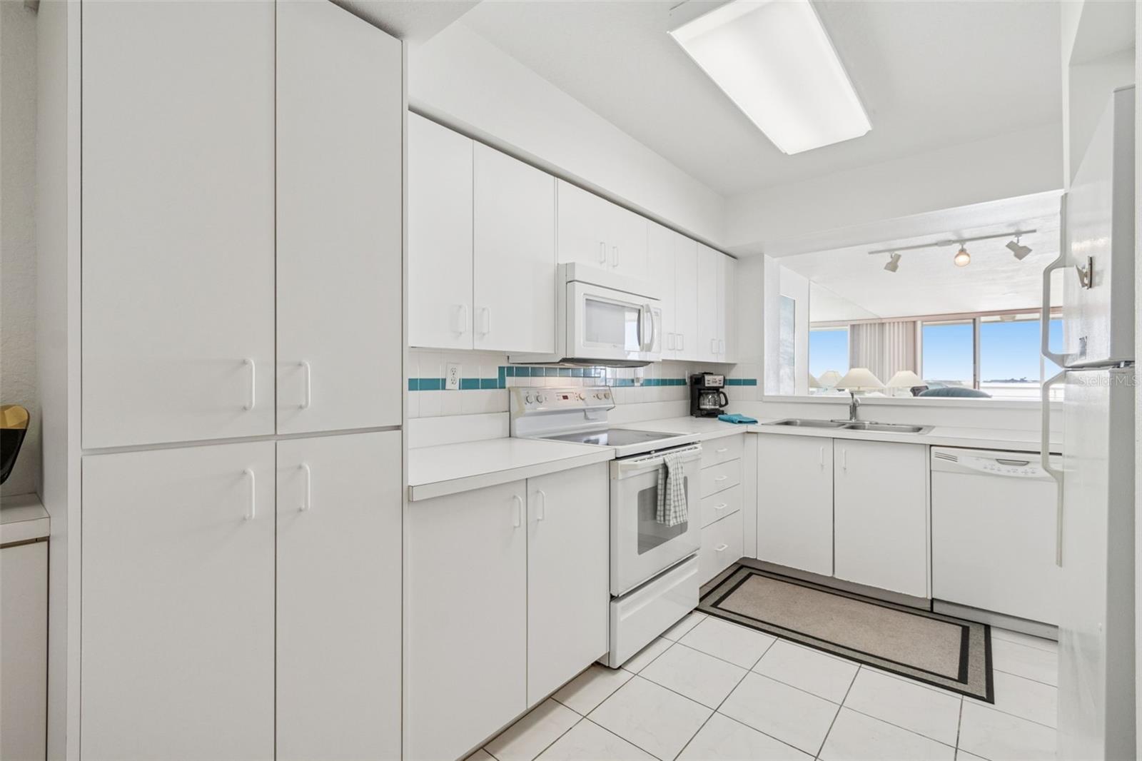 6105 Bahia del Mar Unit 686, St Petersburg, FL 33715