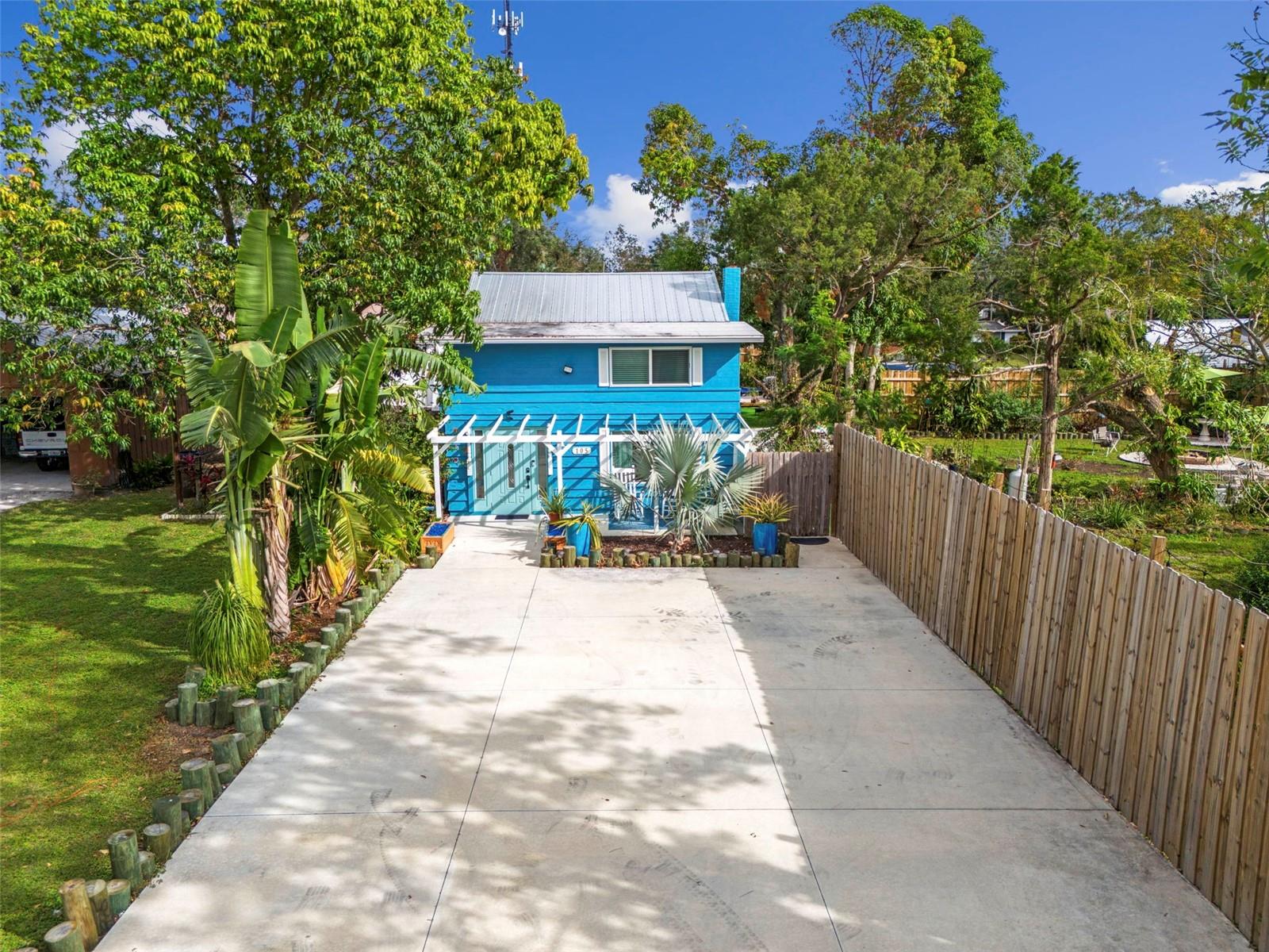 105 Tucker, Sarasota, FL 34232