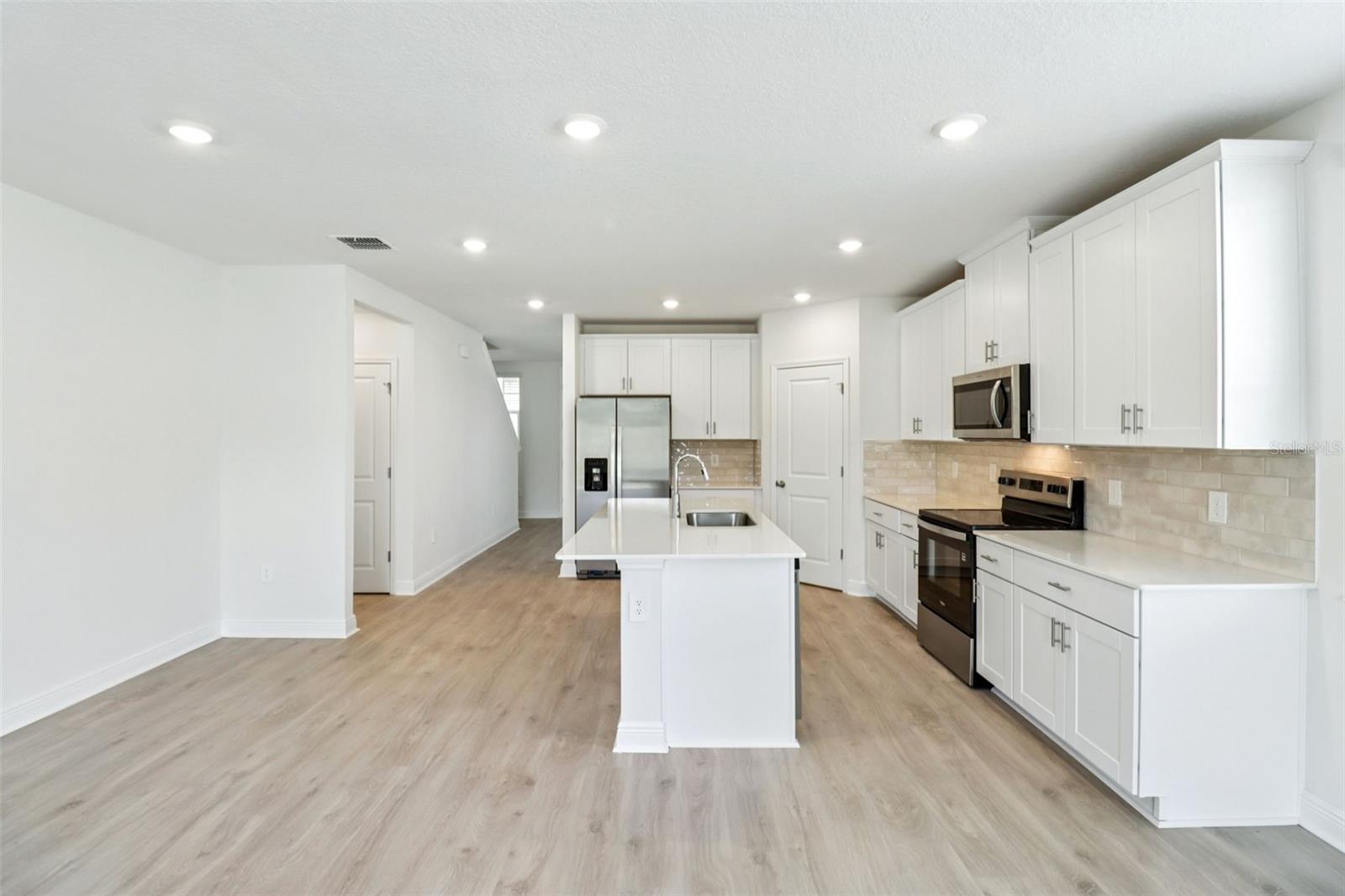 787 Sunshower, Lady Lake, FL 32159