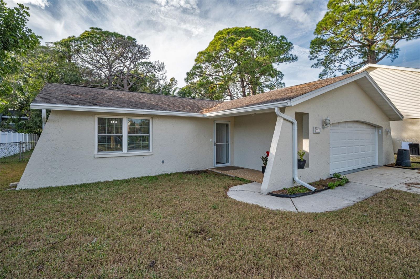 817 Riverside, Tarpon Springs, FL 34689