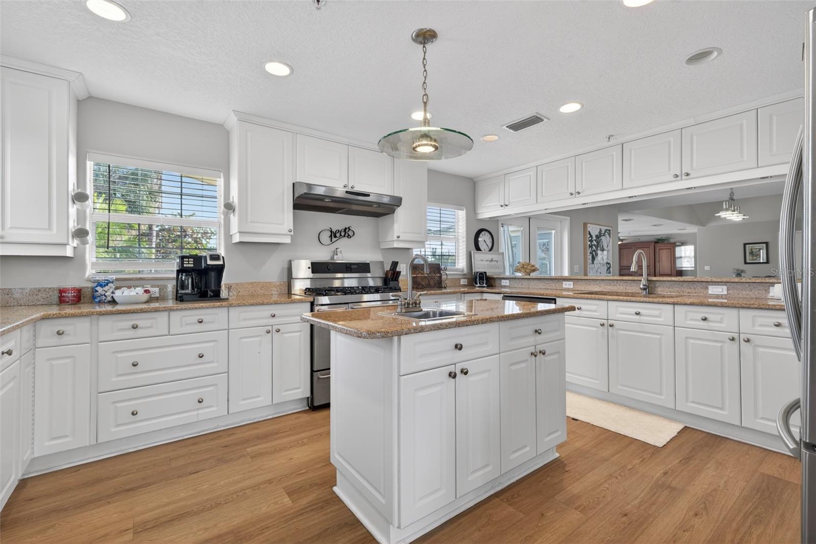 1902 Arrowhead, St Petersburg, FL 33703