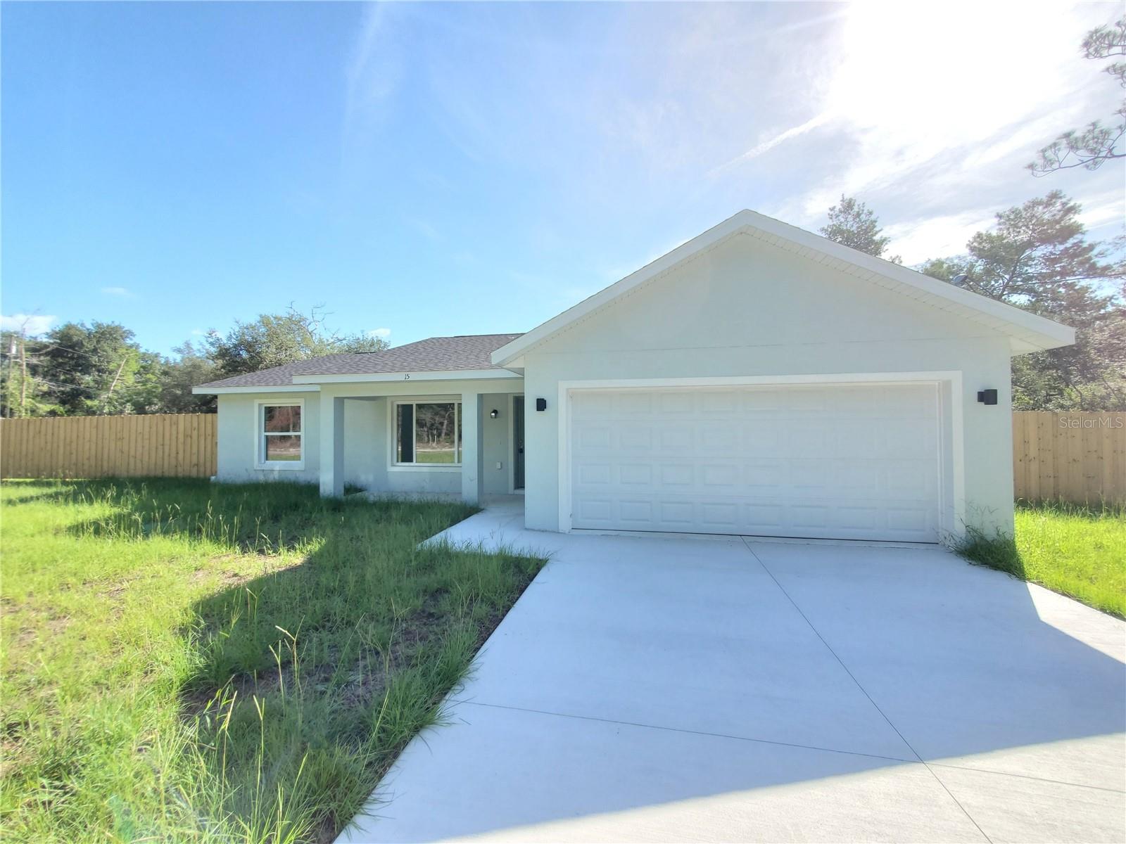 15 Fisher Way, Ocklawaha, FL 32179