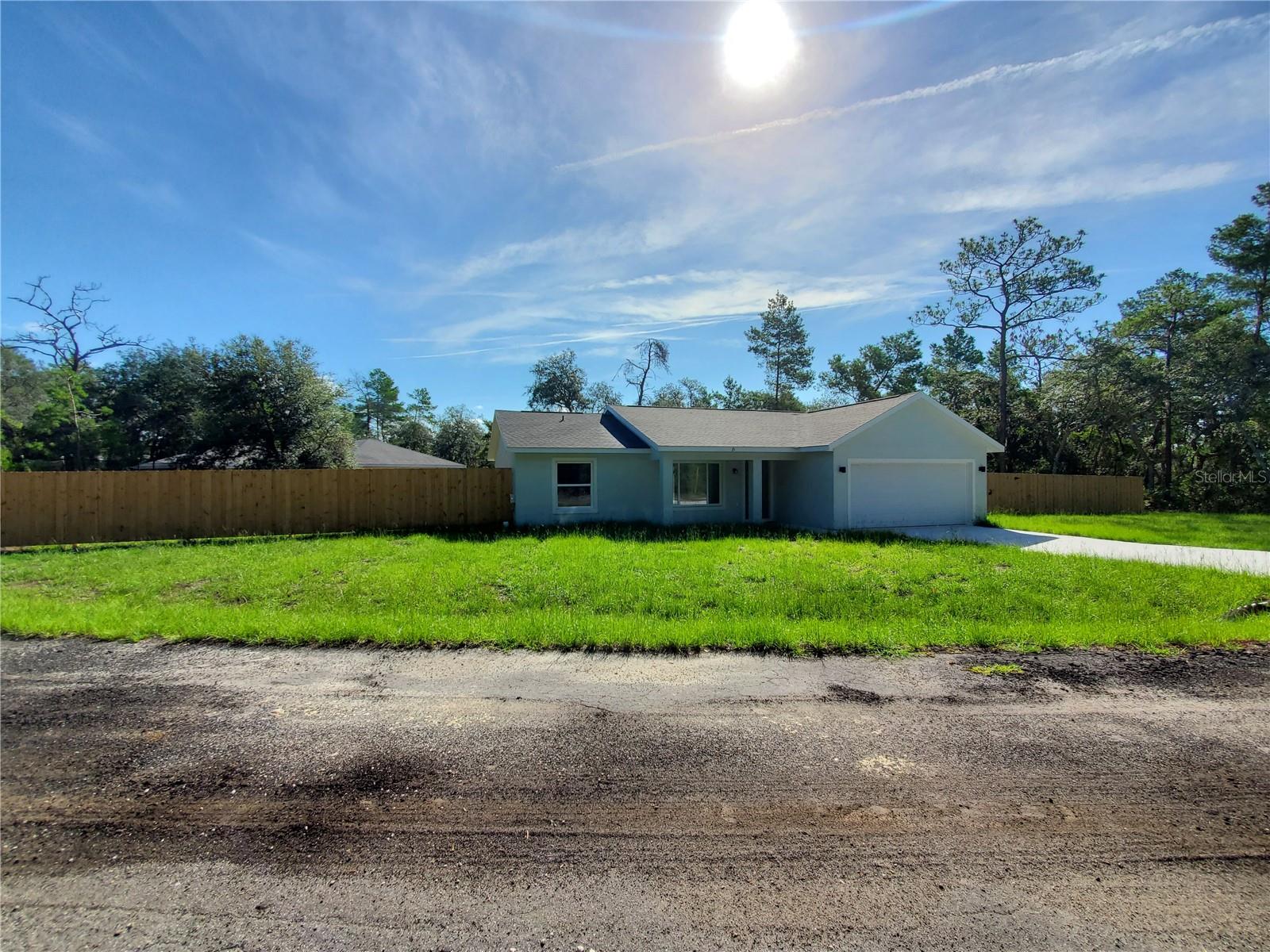 15 Fisher Way, Ocklawaha, FL 32179