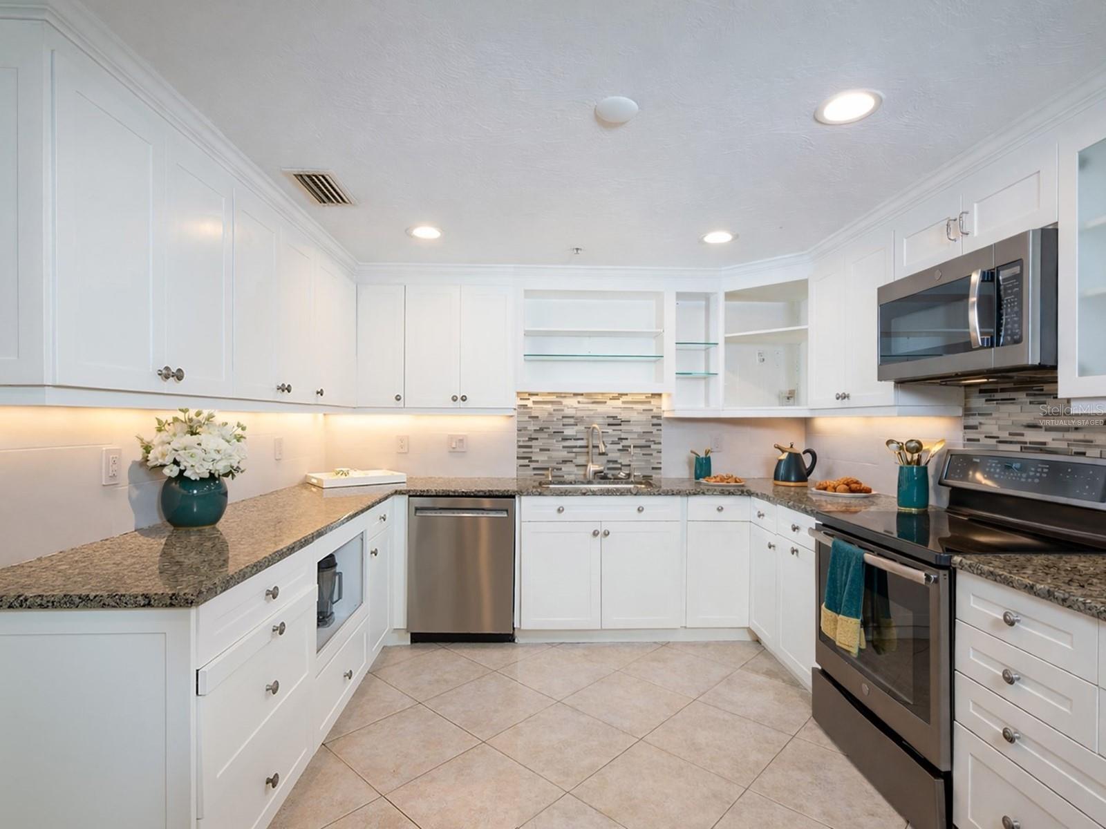 1255 Gulfstream Unit 1106, Sarasota, FL 34236