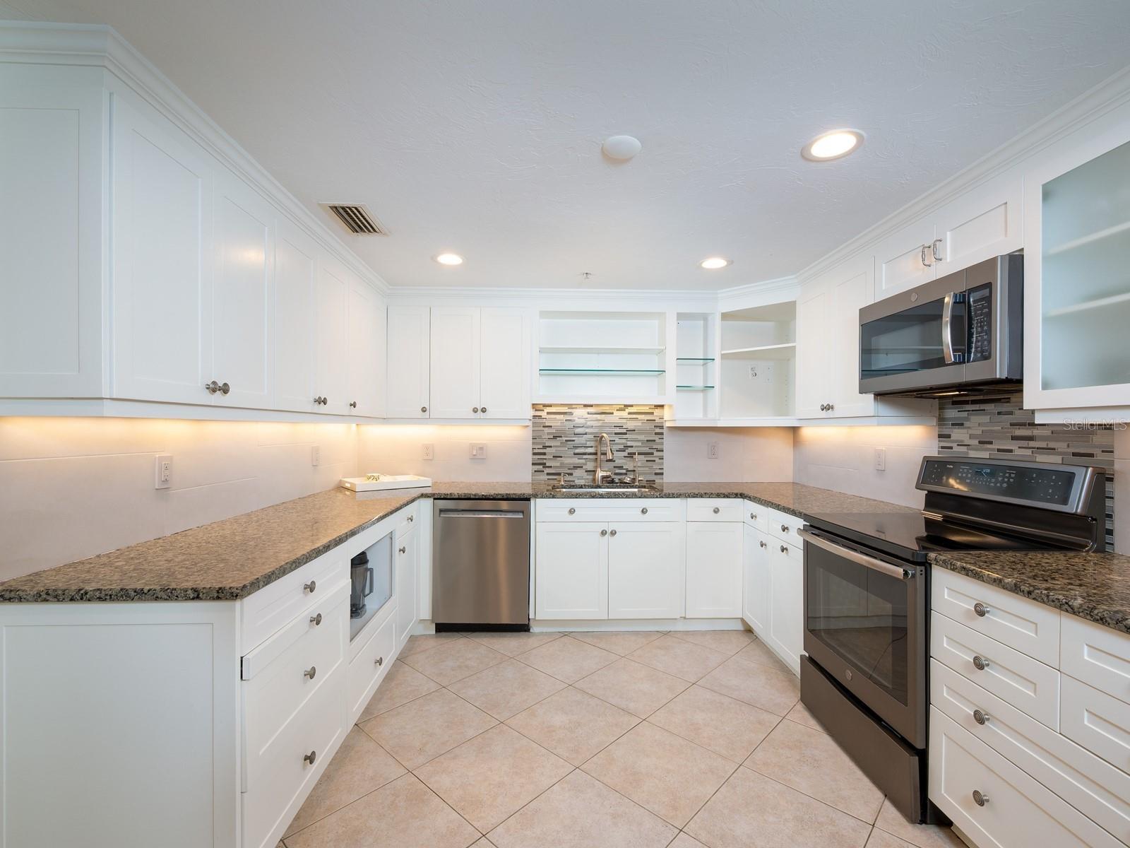 1255 Gulfstream Unit 1106, Sarasota, FL 34236