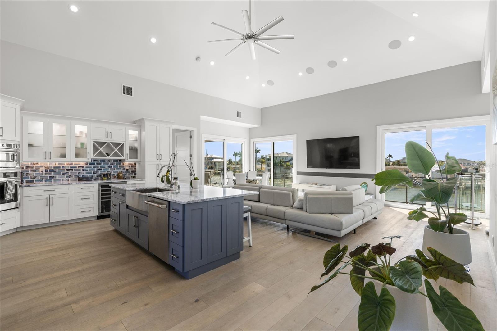 7966 1st, St Petersburg, FL 33707