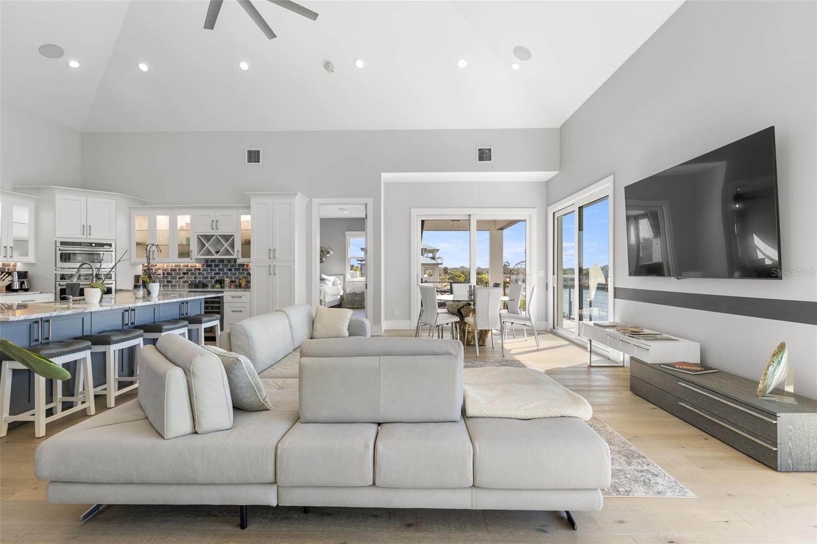7966 1st, St Petersburg, FL 33707