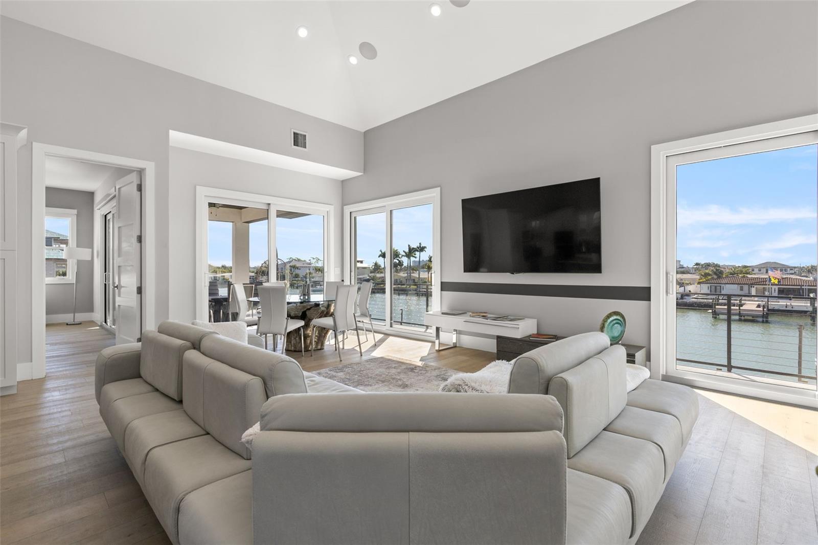 7966 1st, St Petersburg, FL 33707