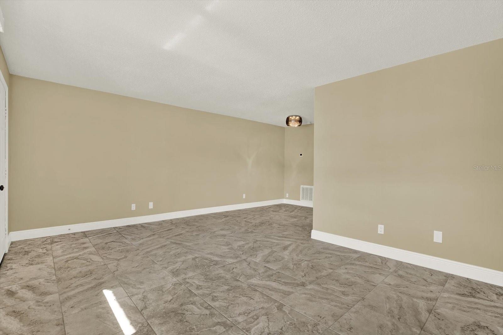 9125 Tudor Unit D109, Tampa, FL 33615