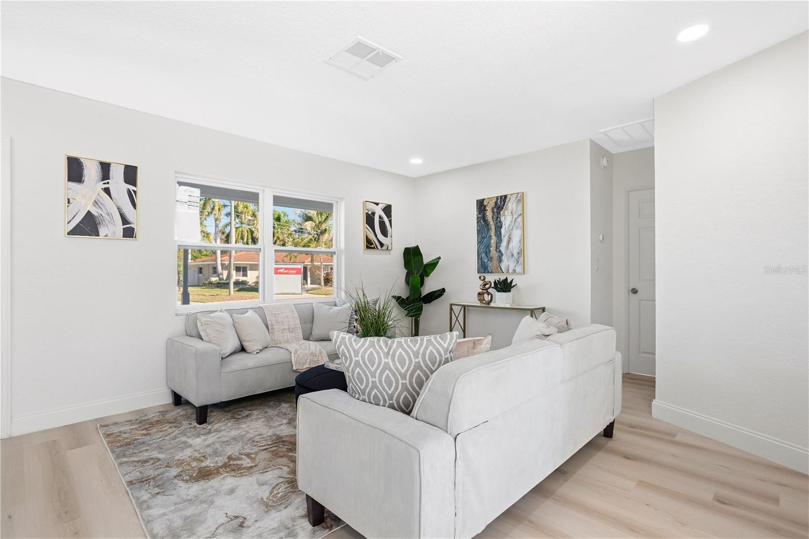 214 45th, St Petersburg, FL 33703