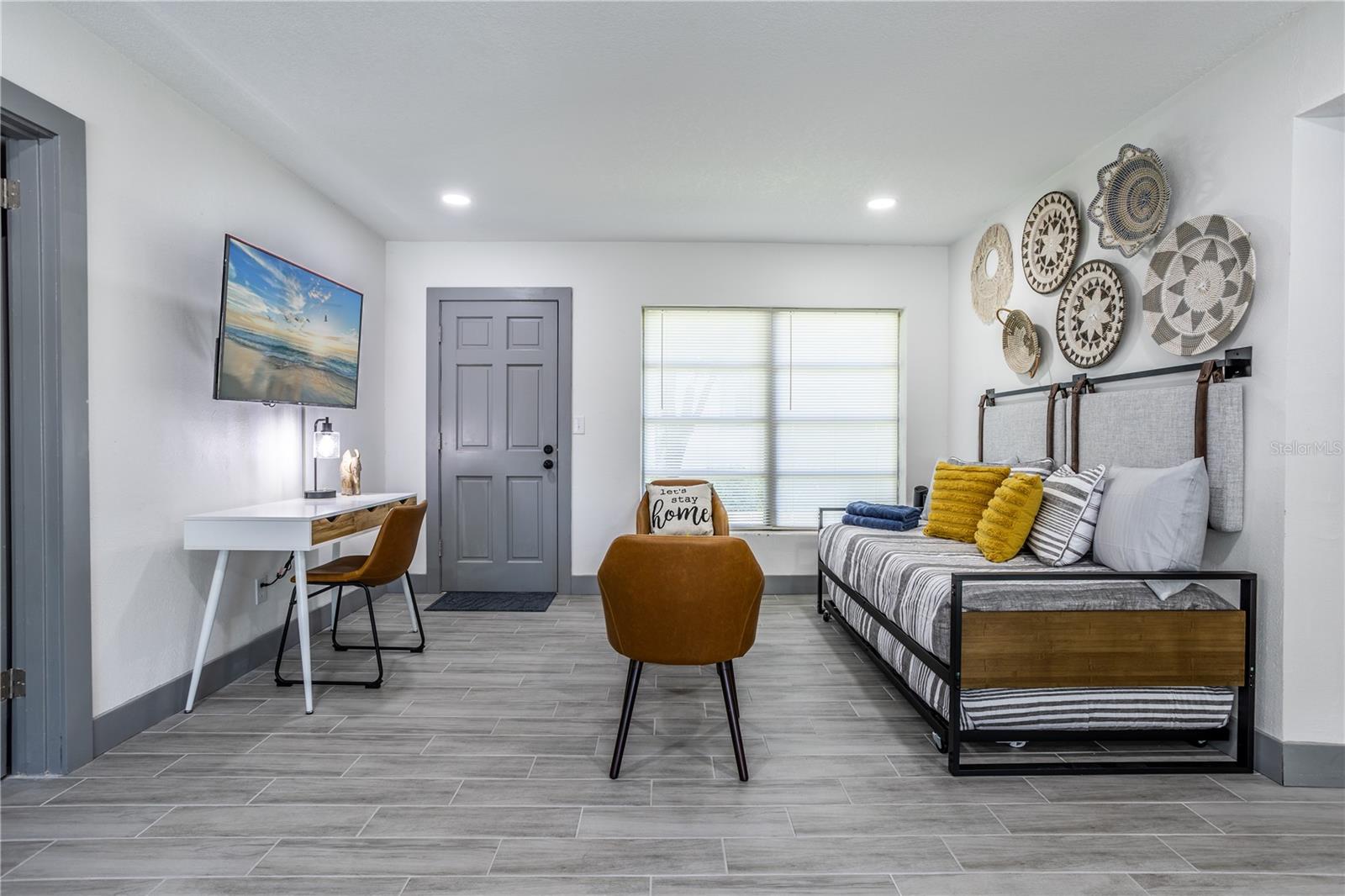 1213 Corbett, Orlando, FL 32806