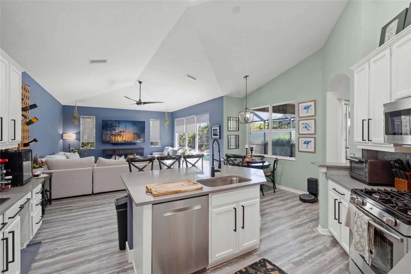 6723 Tailfeather Way, Bradenton, FL 34203