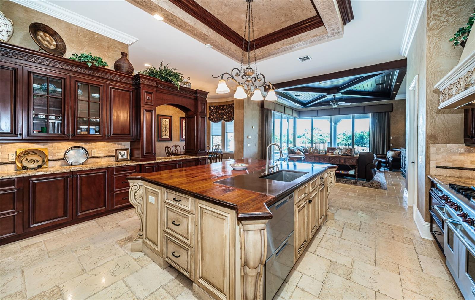 9209 Silverthorn, Seminole, FL 33777
