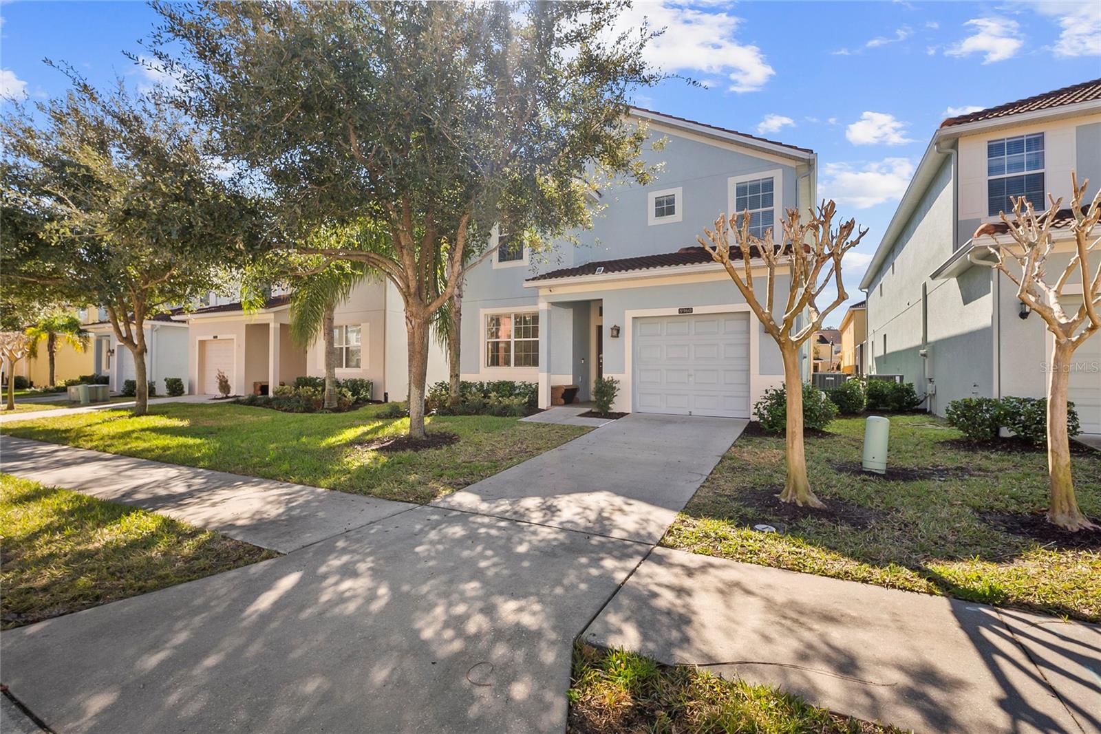 8960 Bismarck Palm Rd, Kissimmee, FL 34747