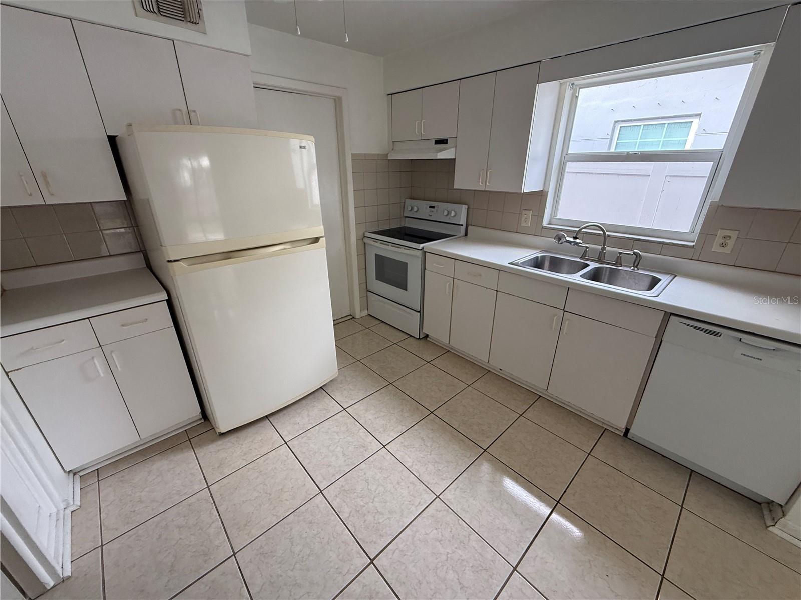1270 8th, Largo, FL 33770