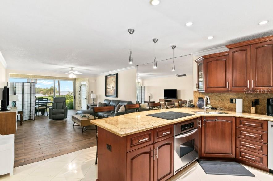 605 Sutton Unit 102, Longboat Key, FL 34228