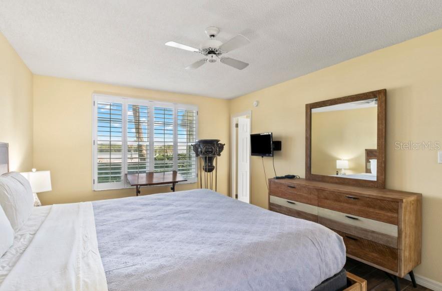 605 Sutton Unit 102, Longboat Key, FL 34228