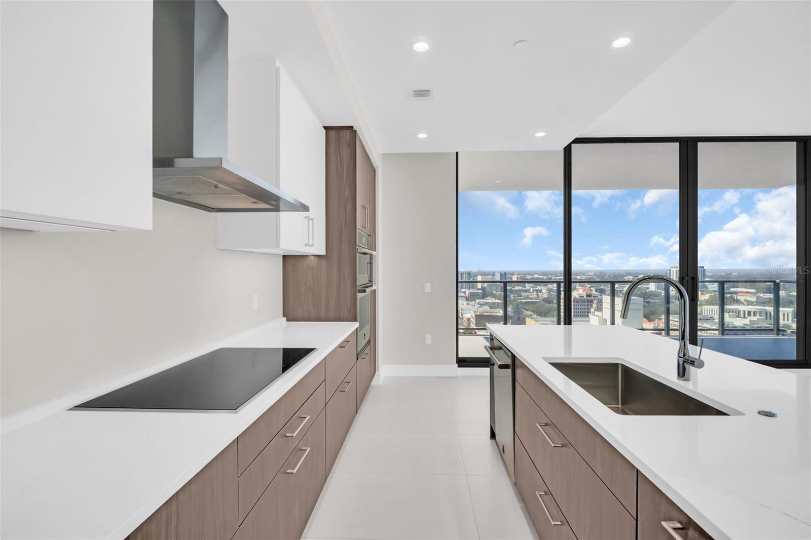 275 1st Unit 2001, St Petersburg, FL 33701