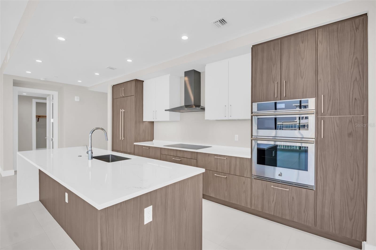 275 1st Unit 2001, St Petersburg, FL 33701