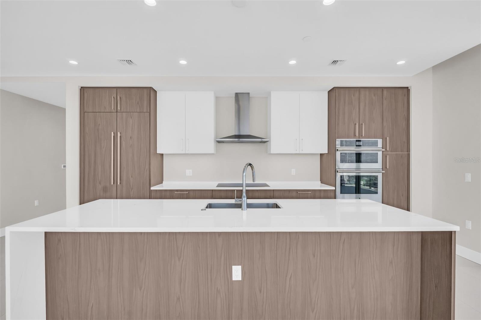 275 1st Unit 2001, St Petersburg, FL 33701