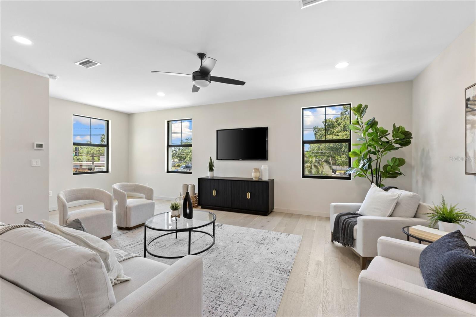 2211 16th, St Petersburg, FL 33704