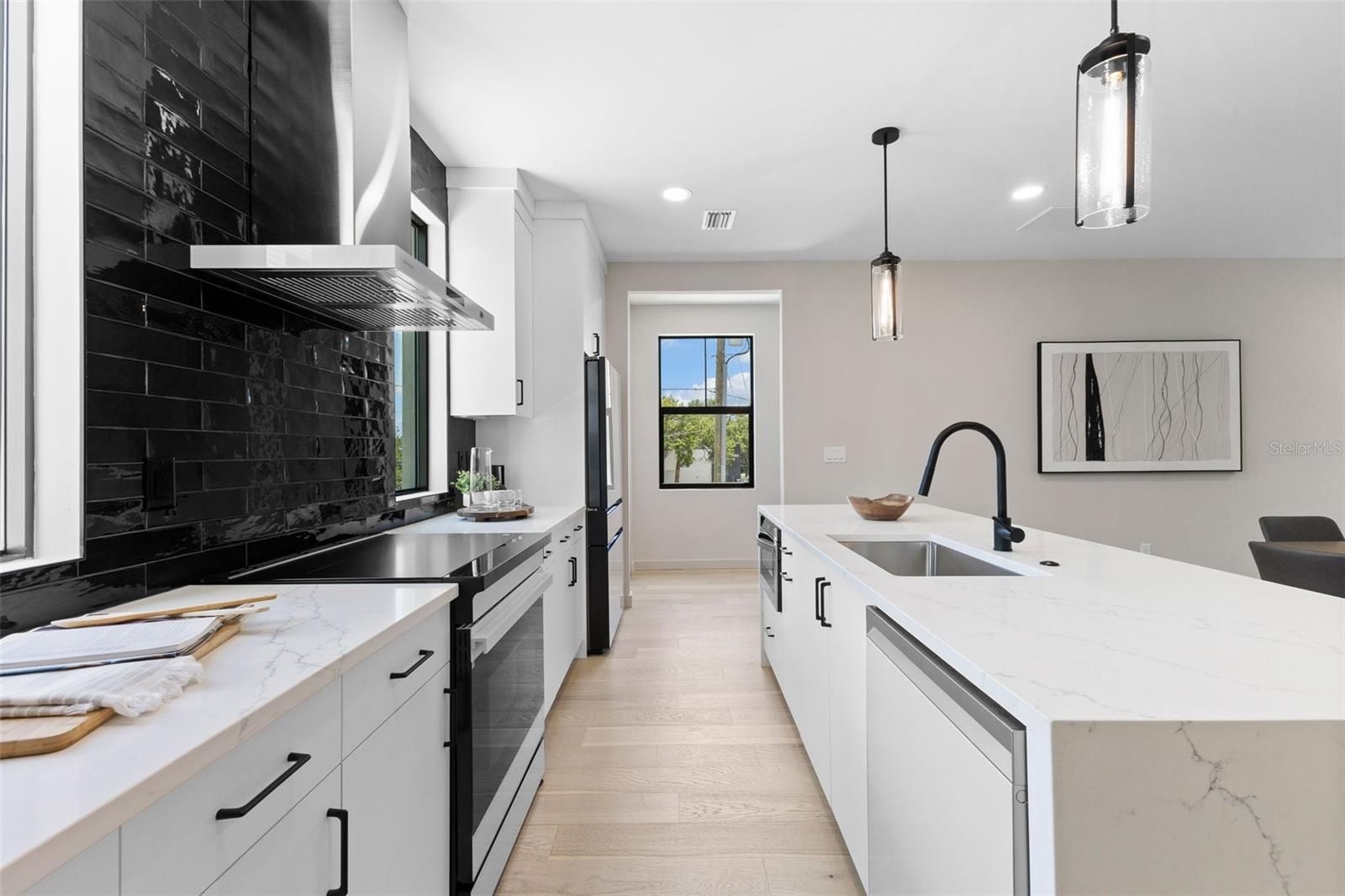 2211 16th, St Petersburg, FL 33704