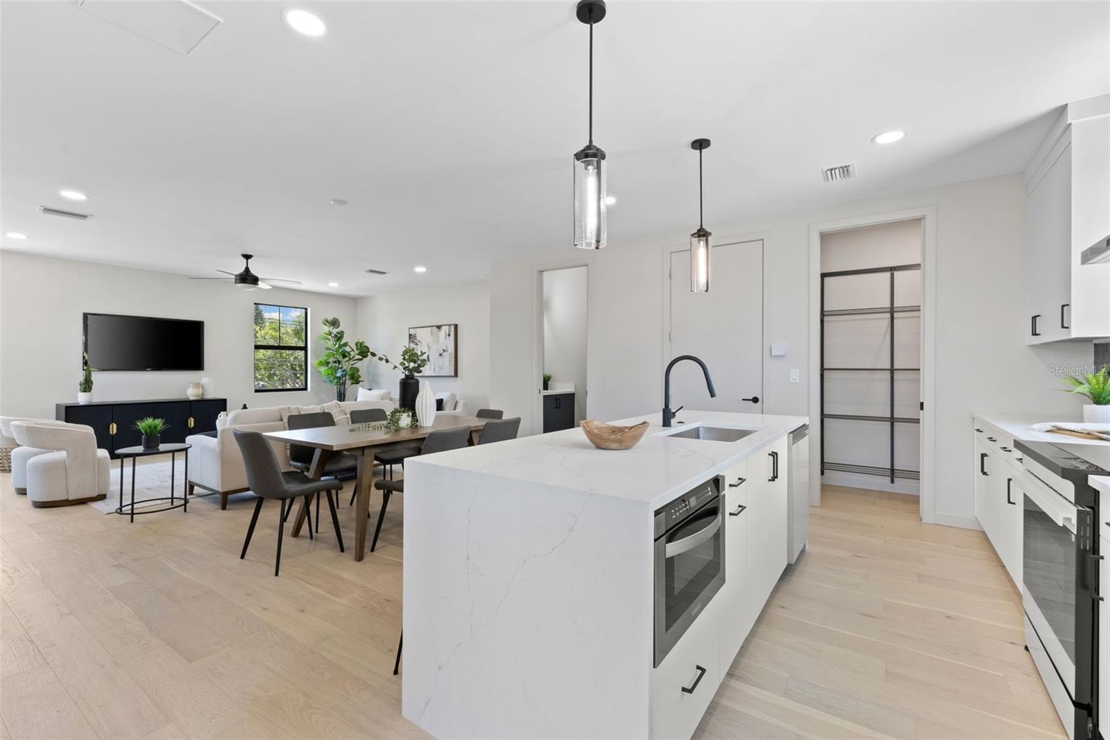 2211 16th, St Petersburg, FL 33704