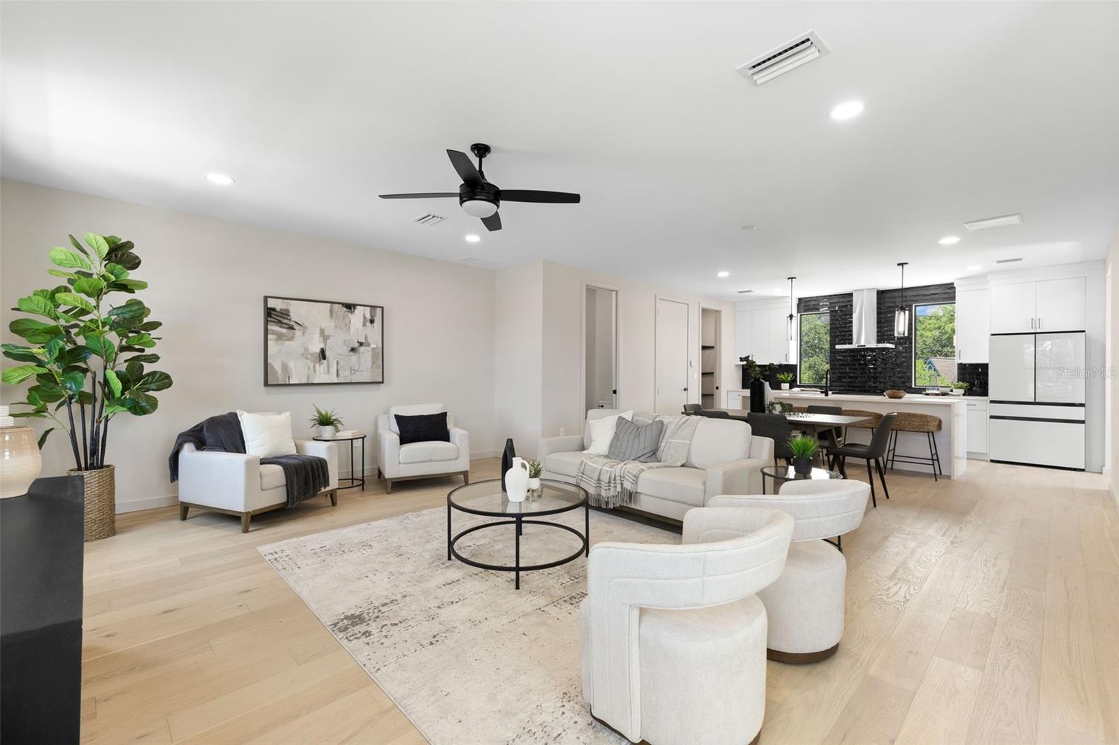 2211 16th, St Petersburg, FL 33704