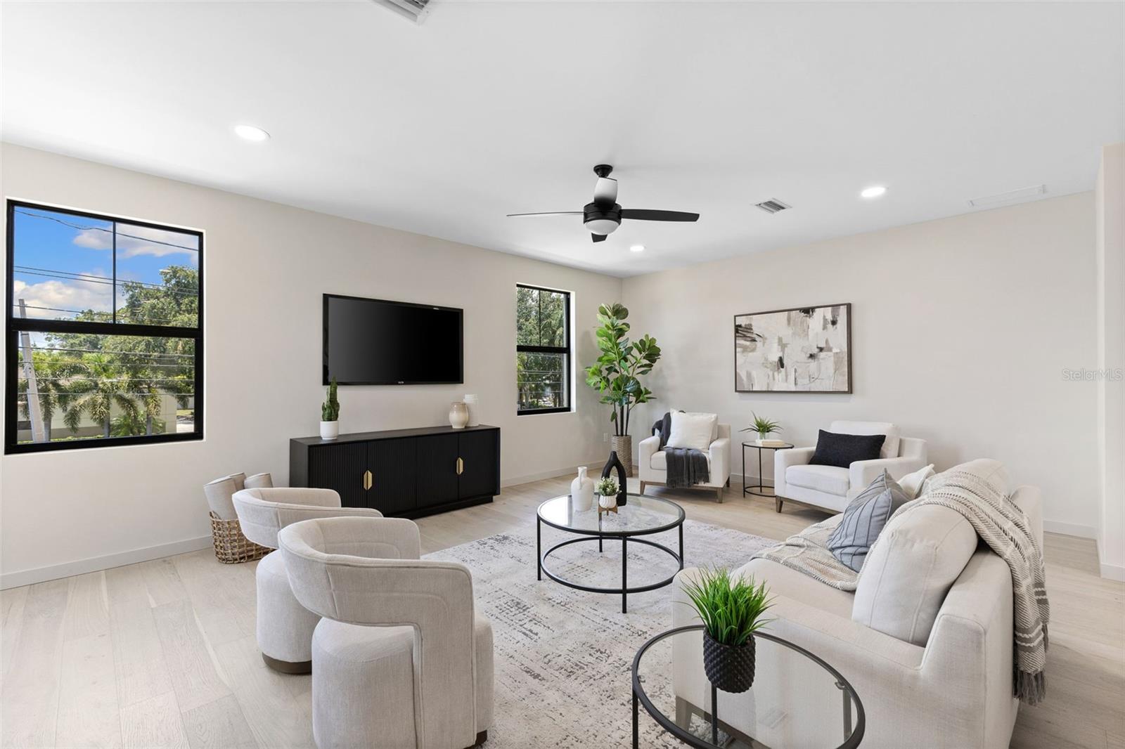 2211 16th, St Petersburg, FL 33704