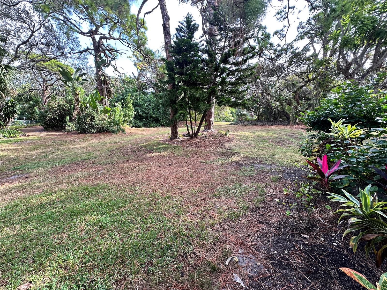 645 Woodlawn, Bradenton, FL 34210