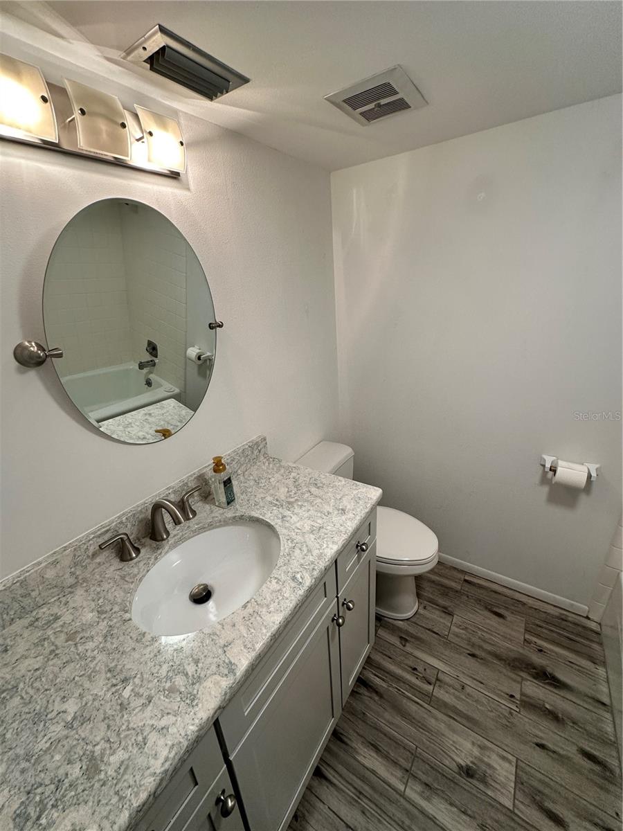 645 Woodlawn, Bradenton, FL 34210