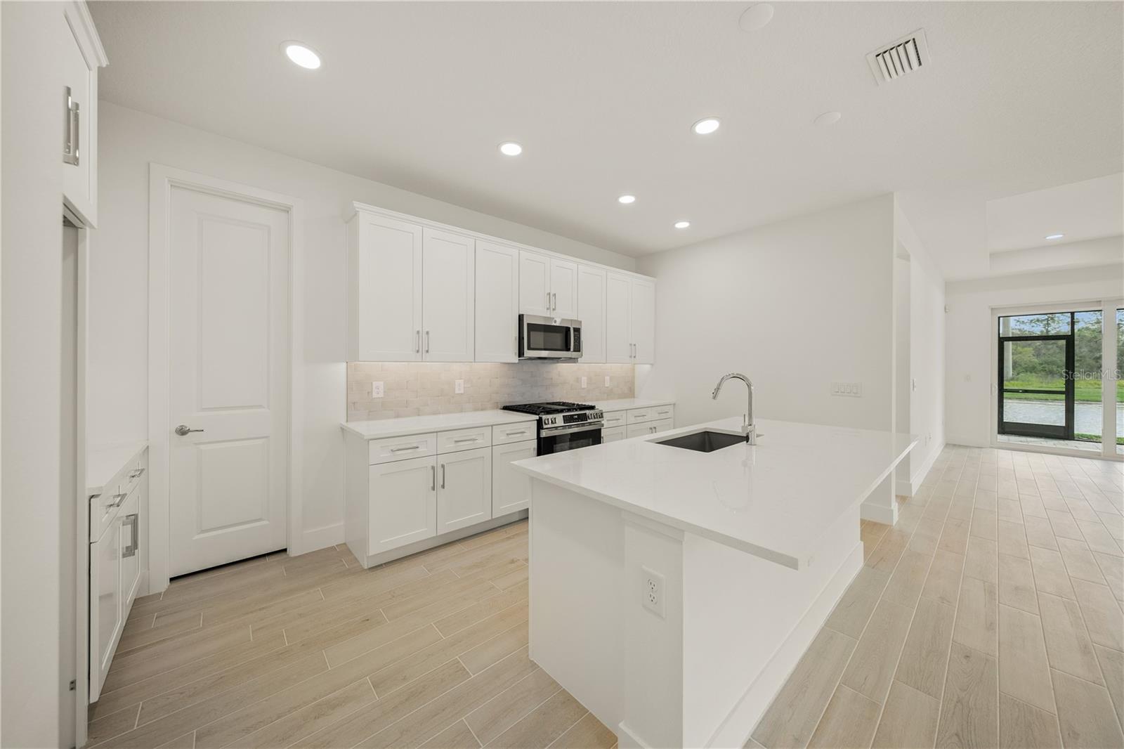 9533 Lunar Dove, Sarasota, FL 34240